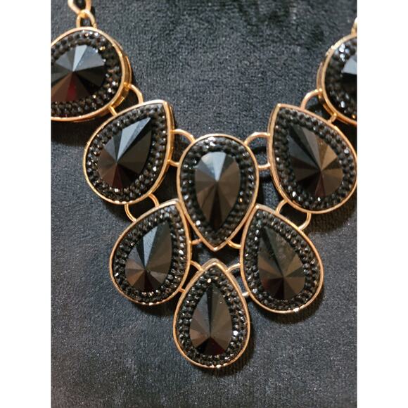 Charming Charlie Women's Statement Black Teardrop Bib Necklace - Picture 3 of 9